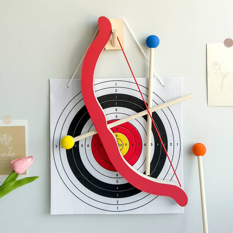 Wood bows and arrows (3 arrows + arrow targets)